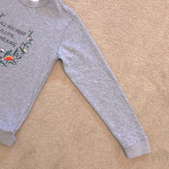 Novelty Crewneck Sweatshirt Womens Medium Grey All You Need Is Love And A Dog - Picture 4 of 6
